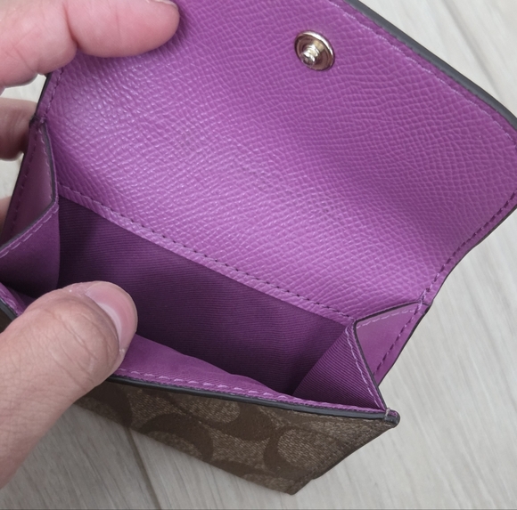 Coach Trifold Wallet 💜 - Picture 12 of 12